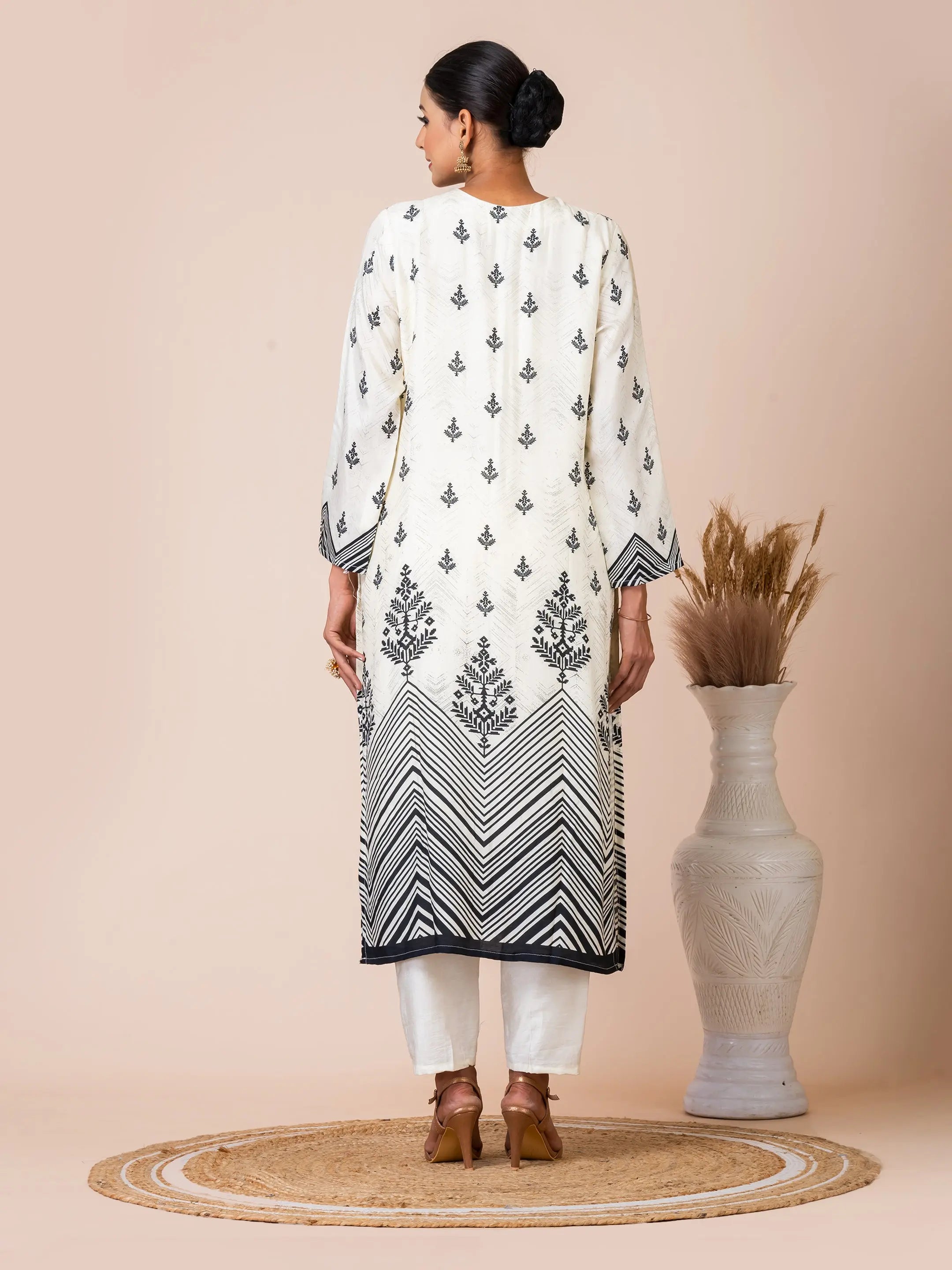 Sarso Black and White Geometric Kurta Set with Patterned Dupatta Sarso
