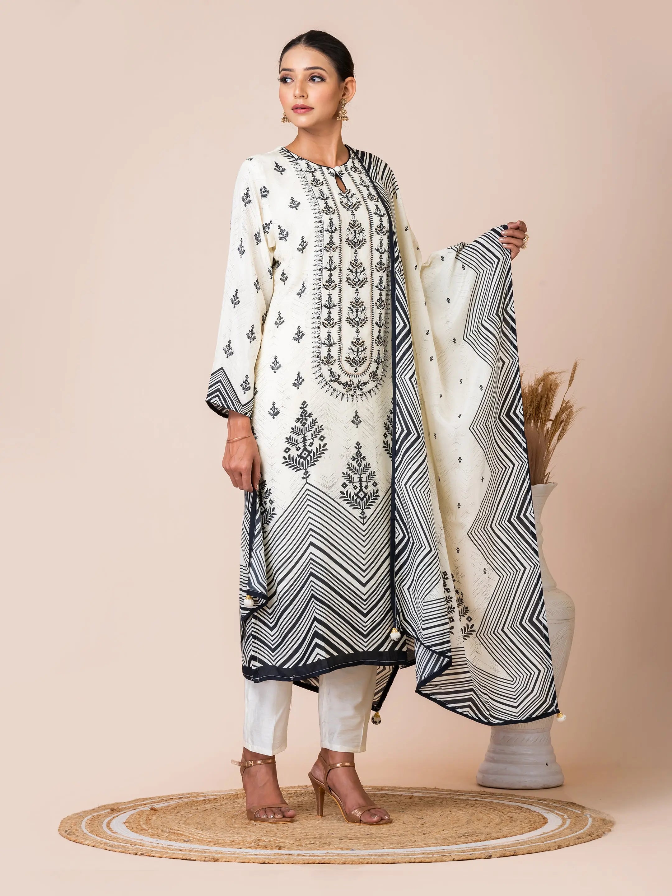 Sarso Black and White Geometric Kurta Set with Patterned Dupatta Sarso