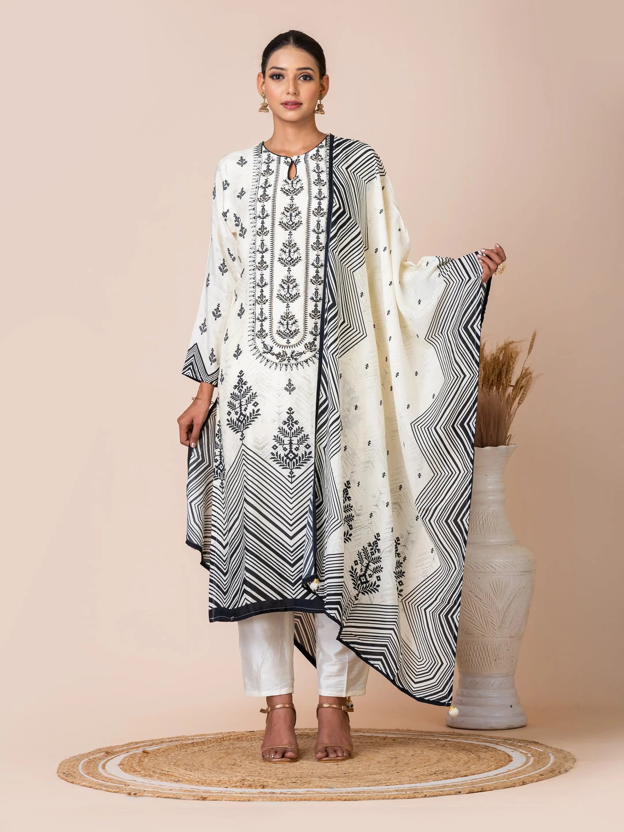 Sarso Black and White Geometric Kurta Set with Patterned Dupatta Sarso