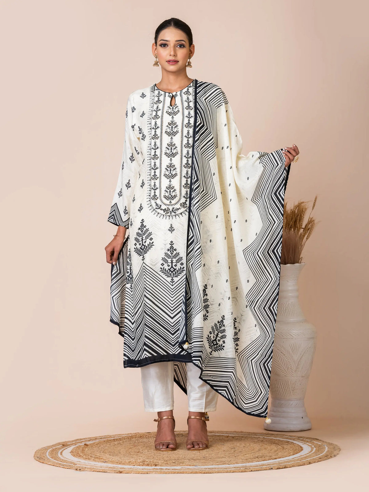 Sarso Black and White Geometric Kurta Set with Patterned Dupatta Sarso