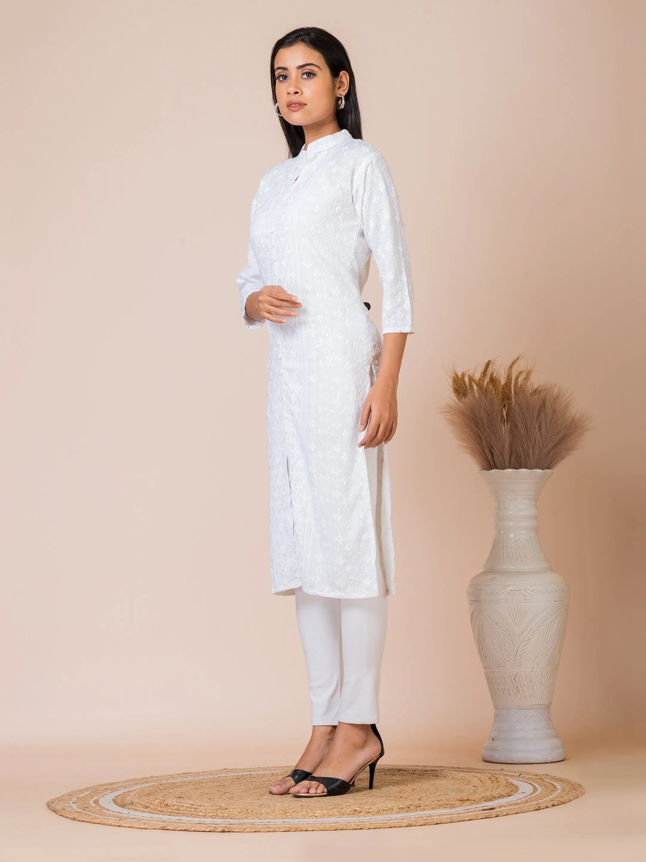 Sarso Classic White Lucknowi Embroidered Straight Kurti Sarso